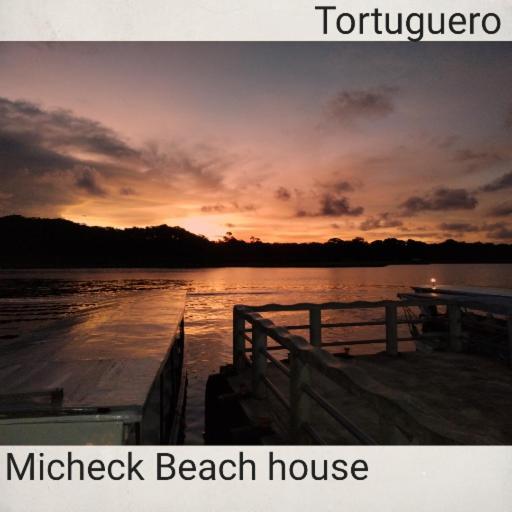 Micheck Beach House تورتوجويرو المظهر الخارجي الصورة