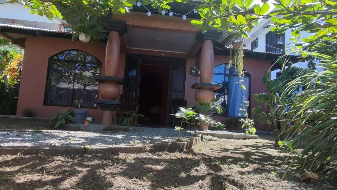 Micheck Beach House تورتوجويرو المظهر الخارجي الصورة